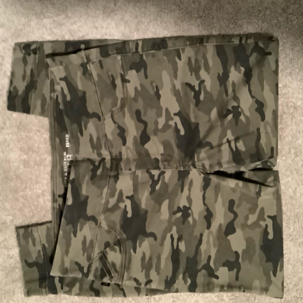 COPY - Camo Jeans